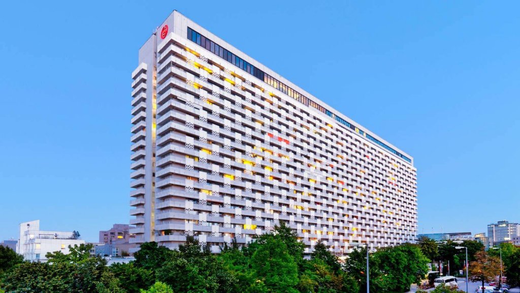 Фото Four Points by Sheraton Munich Arabellapark