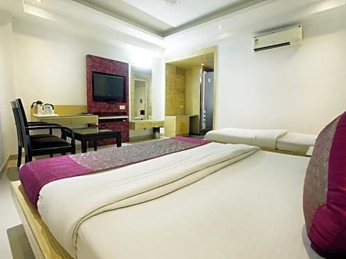 Фото Hotel Krishna Deluxe