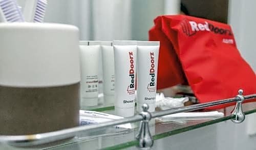 Фото RedDoorz near Taman Bungkul