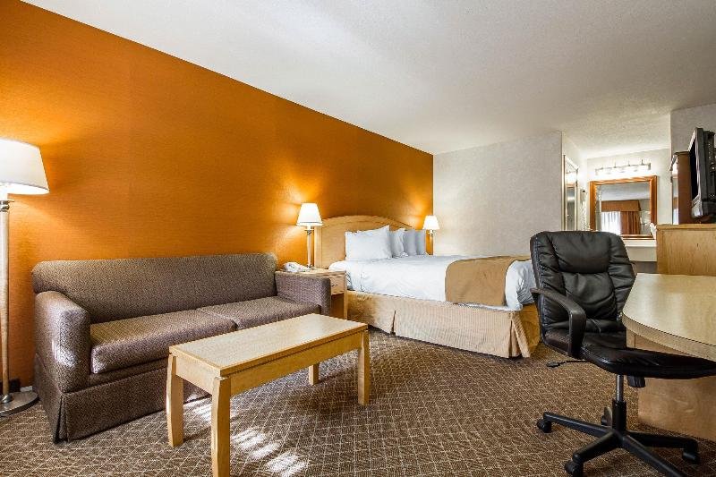 Фото Quality Inn & Suites Lathrop - South Stockton