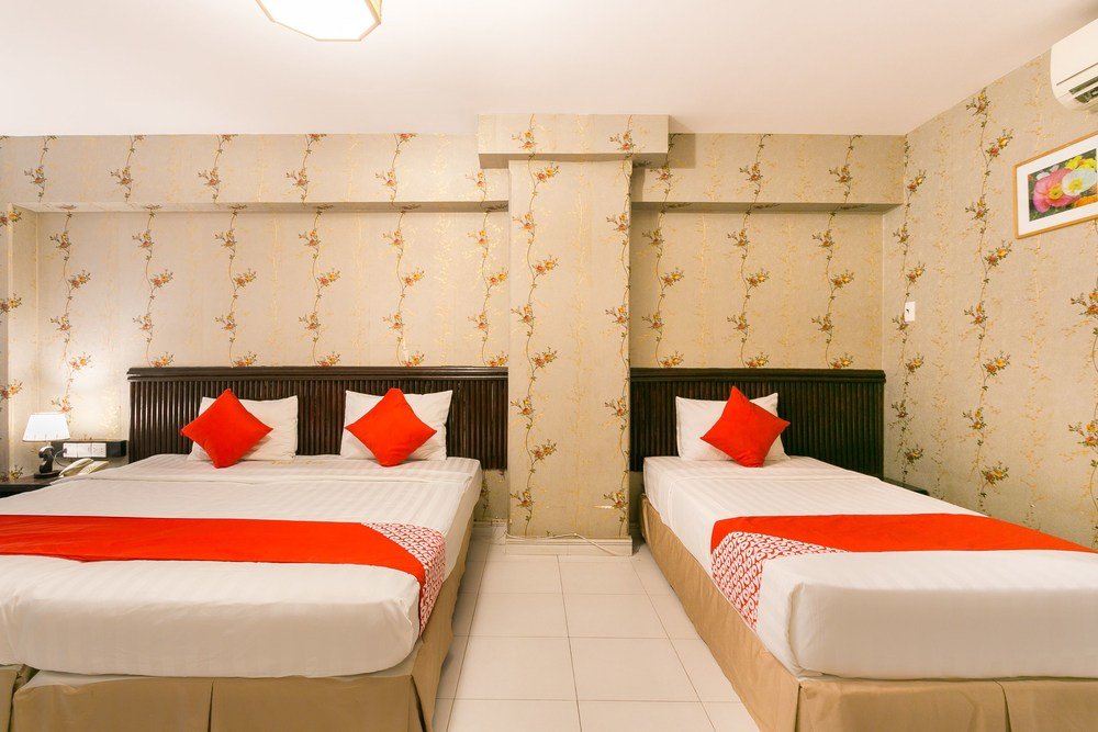 Фото Holiday Hotel