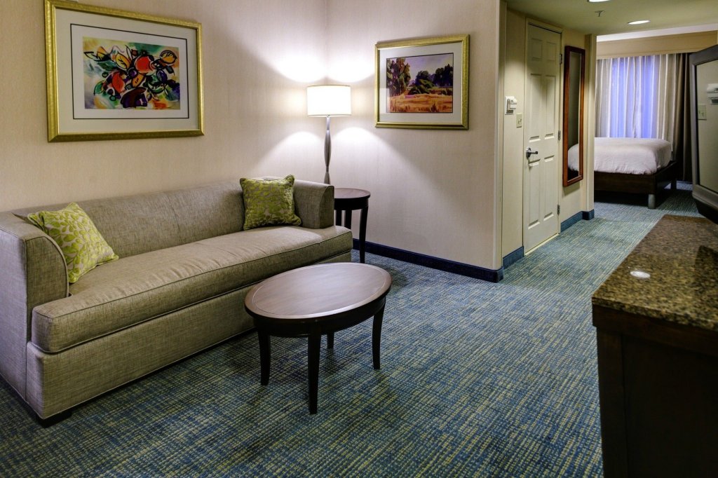 Фото Hilton Garden Inn Overland Park