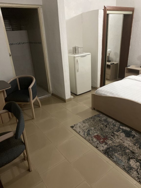 Фото Hill View Hotel West Airport