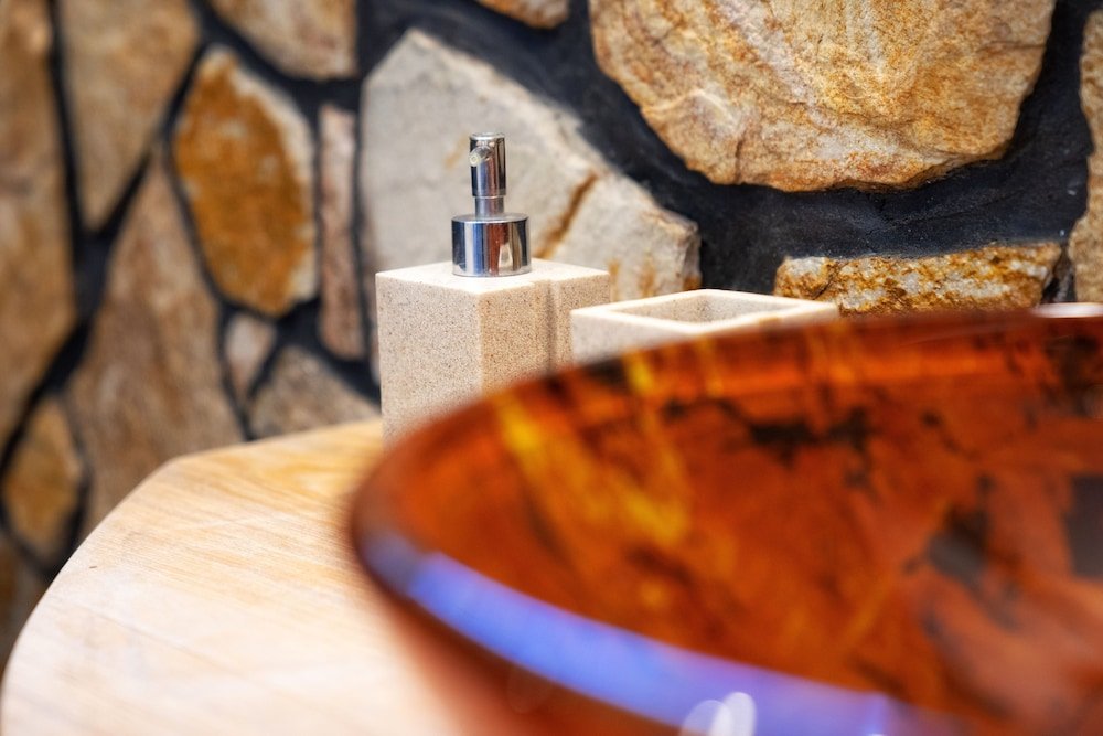 Фото Domki Ze Hej z kominkiem lub sauną