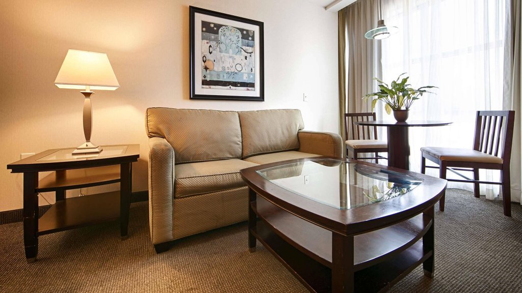 Фото Best Western Plus Philadelphia Airport S. At Widener Univ