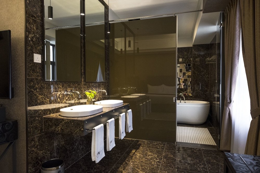 Фото 1969 Business Suites