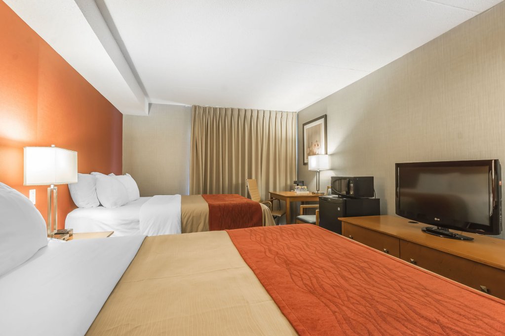 Фото Comfort Inn Oshawa