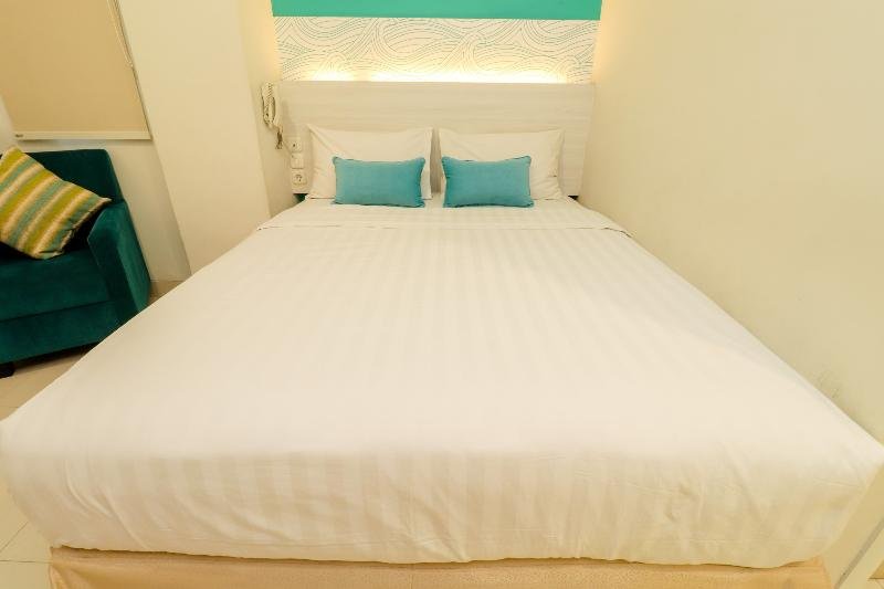 Фото Losari Beach Hotel