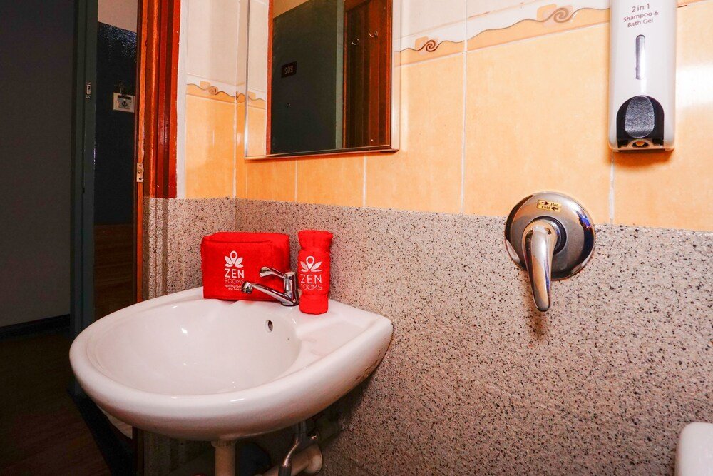 Фото Oyo 210 Hotel Five 2