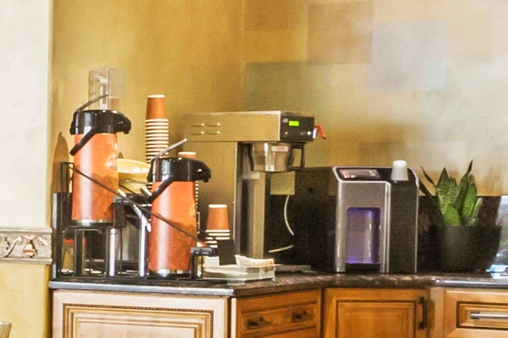 Фото Days Inn by Wyndham Fort Lauderdale-Oakland Park Airport N