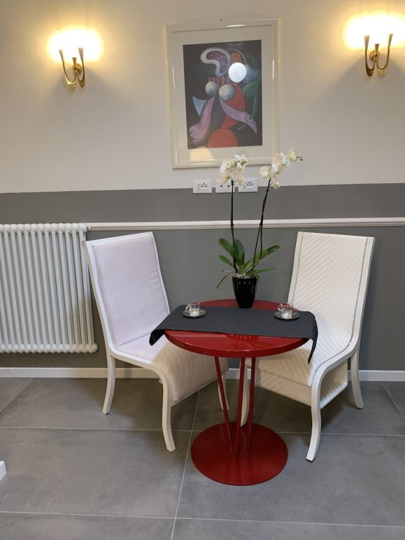 Фото L'8 Boutique VIA Piella