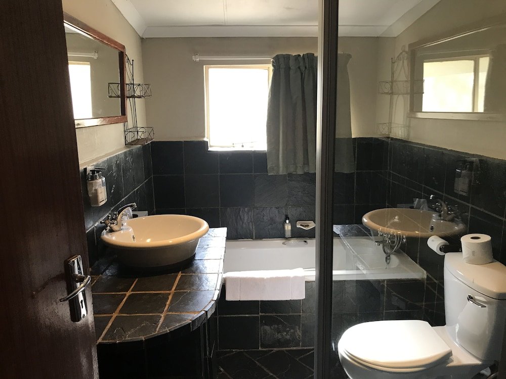 Фото Shangri-La Country Hotel