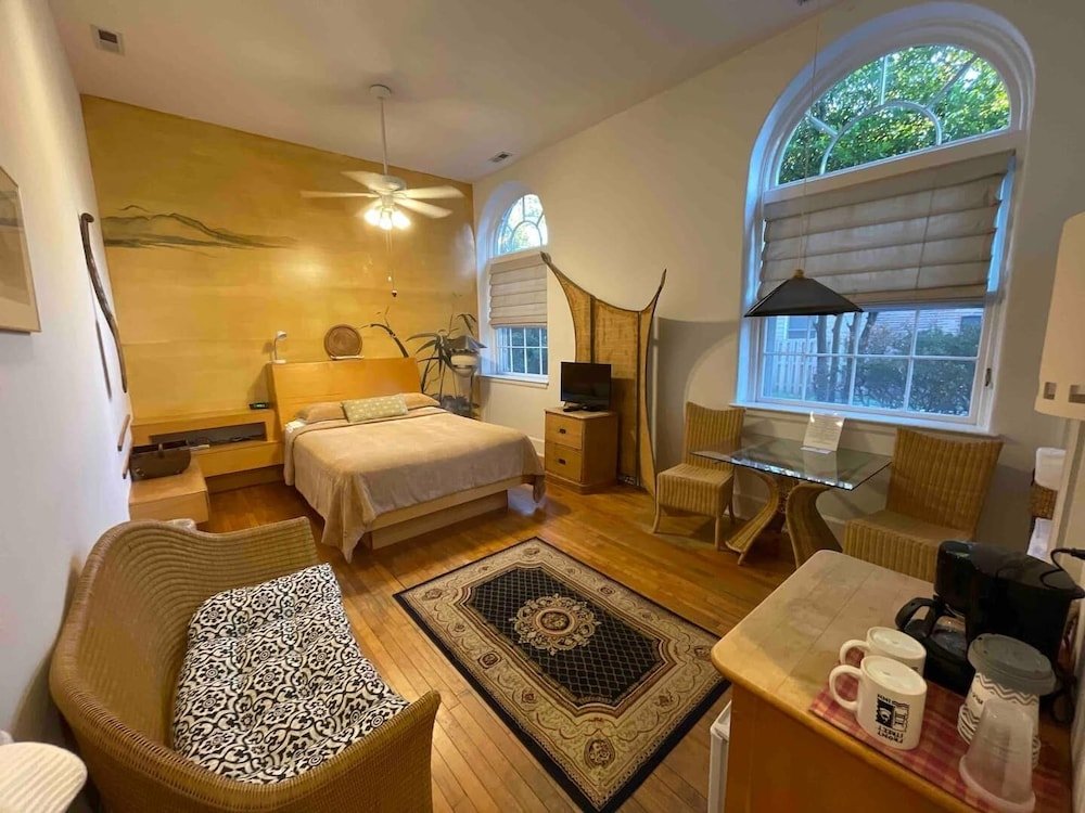 Фото Front Street Inn