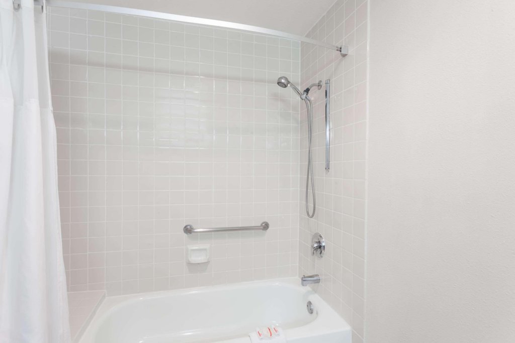 Фото Ramada by Wyndham Oceanside