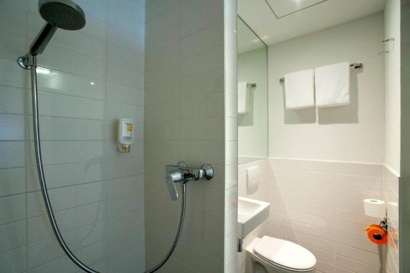 Фото EasyHotel Rotterdam City Centre