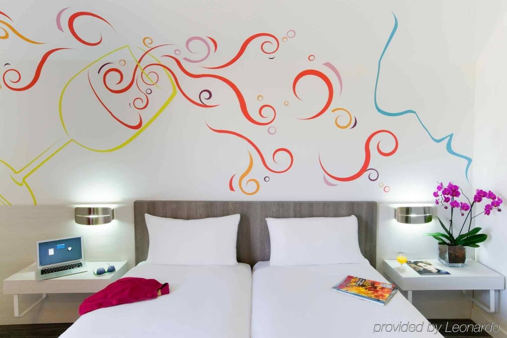 Фото Hotel ibis Styles Madrid Prado