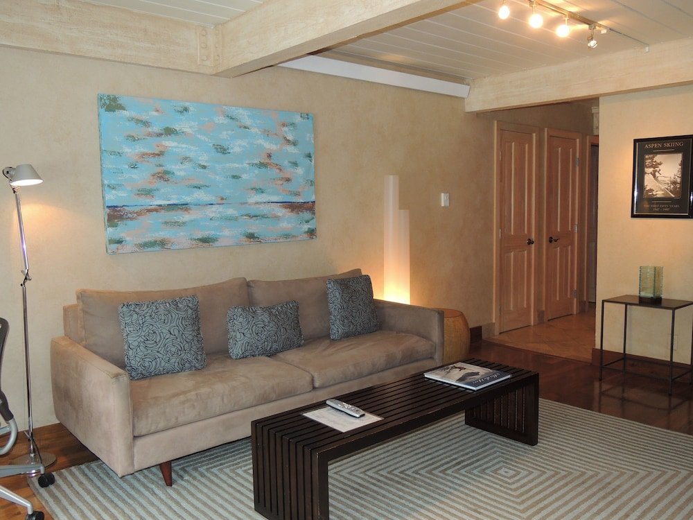 Фото Lift One Condominiums