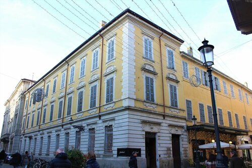 Гостиница Palazzo Delle Poste Suites And Apartments в Парме