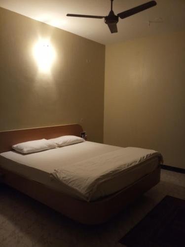 Фото Hotel B M Shree Residency