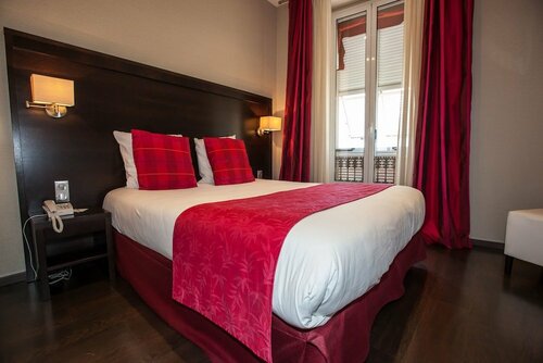 Гостиница Hôtel Paris Rome в Ментоне