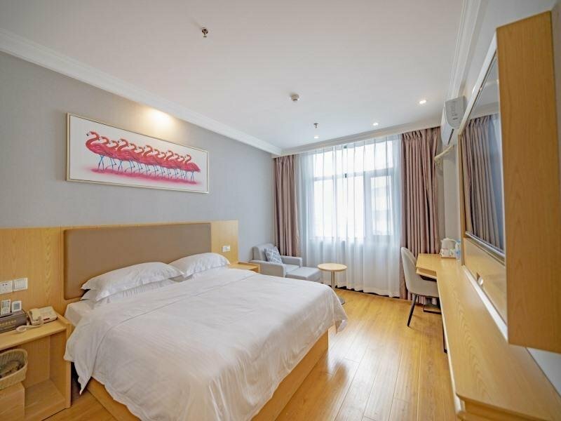 Гостиница GreenTree Inn Anhui Fuyang Railway Station W XianGYAng Road Business Hotel в Фуяне