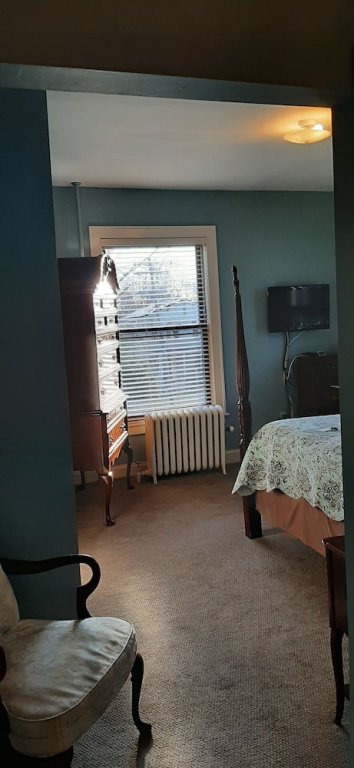 Фото The DeBary Inn