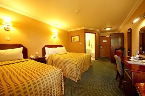 Фото The Royal Toby Hotel