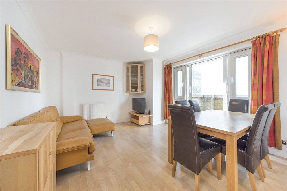 Фото Quiet Elegant 2 Beds 2 Bath Trafalgar Square