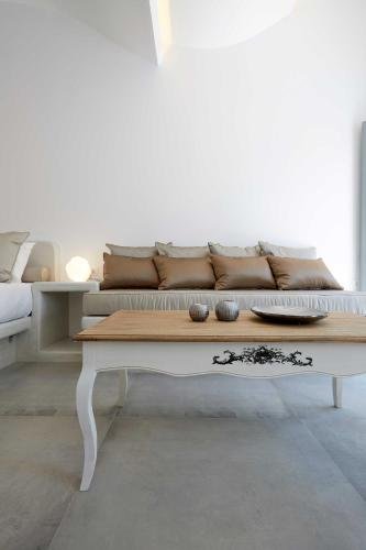 Фото Amara Suites Santorini