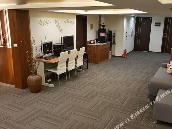 Фото Jhong-Sing Hotel