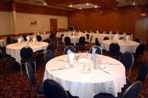 Фото Days Inn by Wyndham Drayton Valley