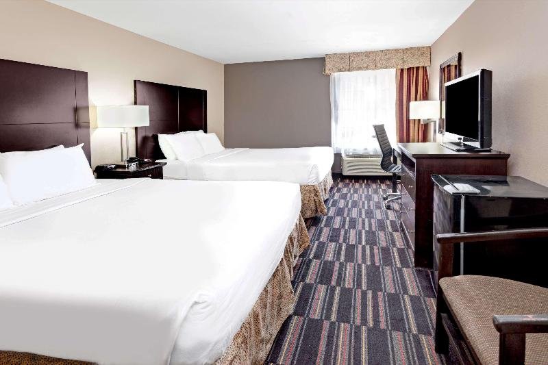 Фото Отель Spark by Hilton Atlanta Cumberland Ballpark