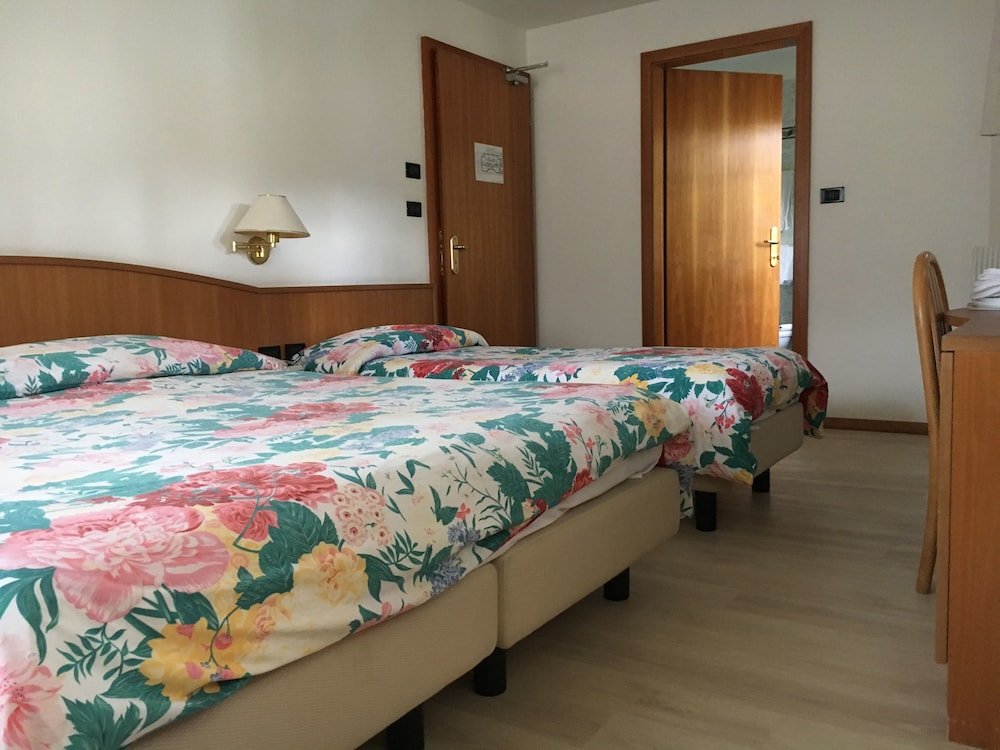 Фото Hotel Garni Enrosadira