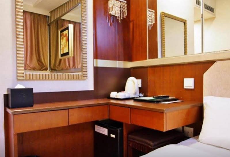 Фото Oriental Lander Hotel