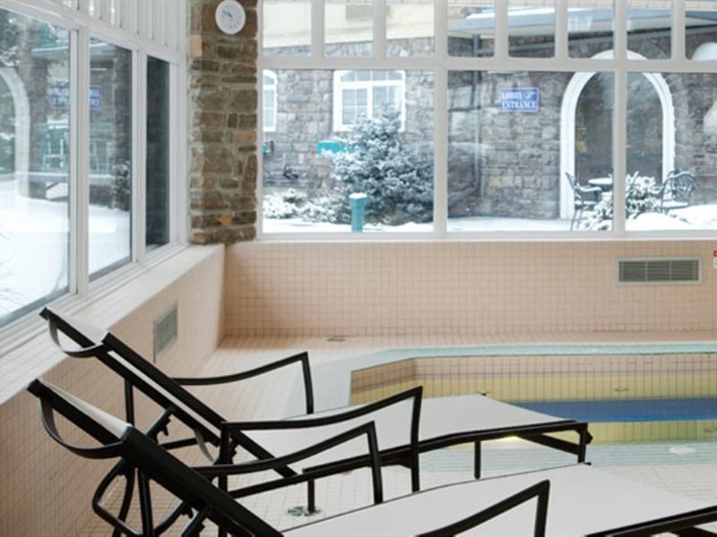 Фото Pocaterra Inn and Waterslide