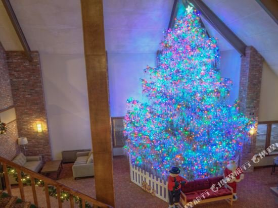 Фото Fairmont Hot Springs Resort