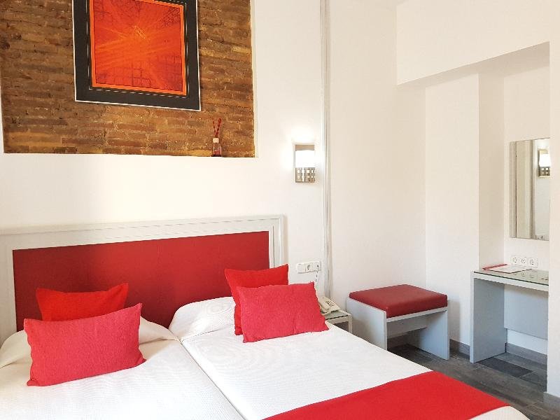 Фото Hotel y Apartamentos Doña Lola