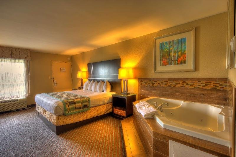 Фото Best Western Newport Inn