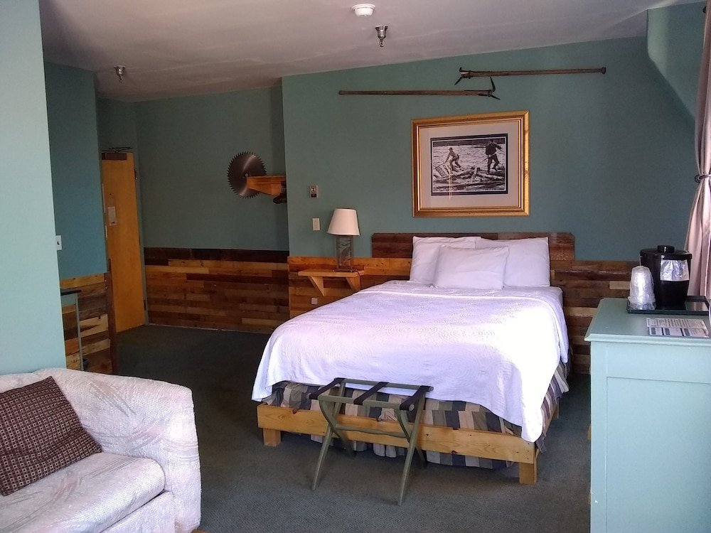 Фото The Charles Inn at Vacationland Inns