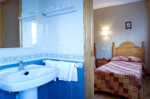 Фото Hostal Valle de Tena