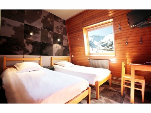 Гостиница Logis Hotel Le P'Tit Cham в Клермон-Ферране