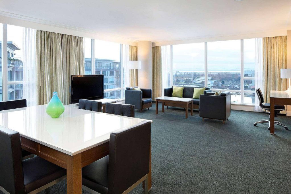 Фото The Westin Wall Centre, Vancouver Airport