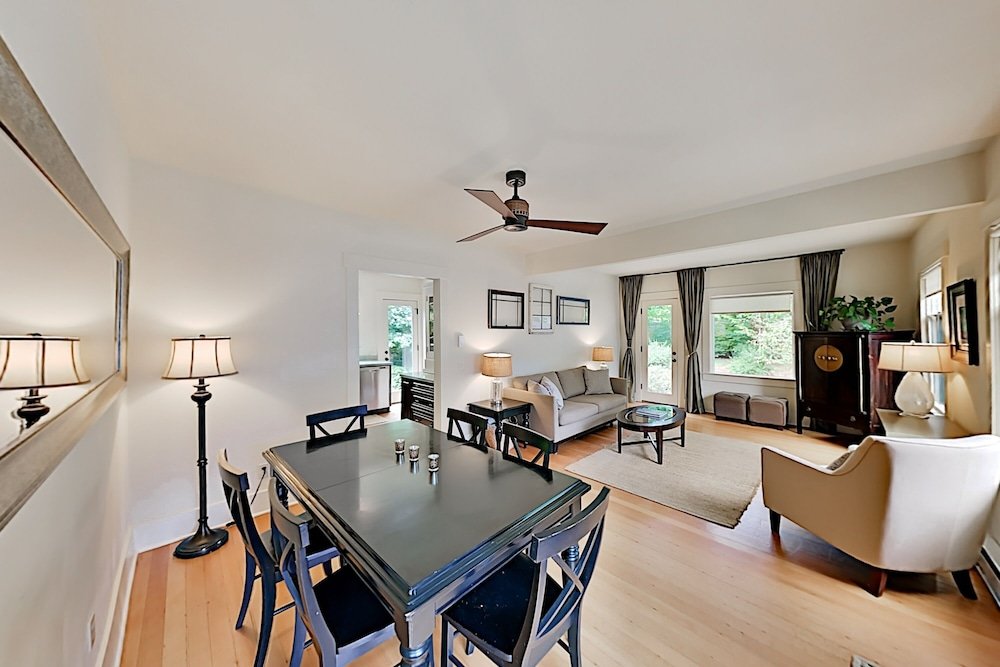 Фото Phinney Ridge Flat Backyard Oasis