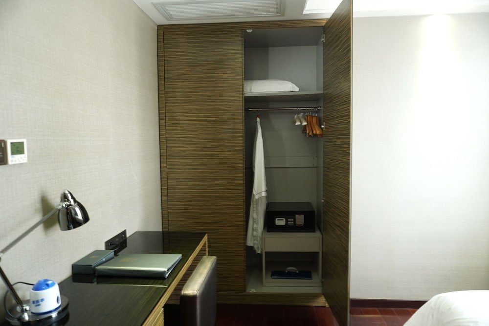 Фото La Perle International Hotel