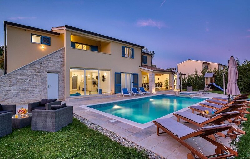 Гостиница Stunning Home in Naselje Muzini With Outdoor Swimming Pool, Sauna and 5 Bedrooms