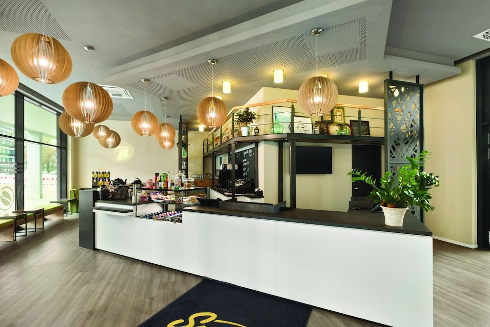 Фото Super 8 by Wyndham Hamburg Mitte