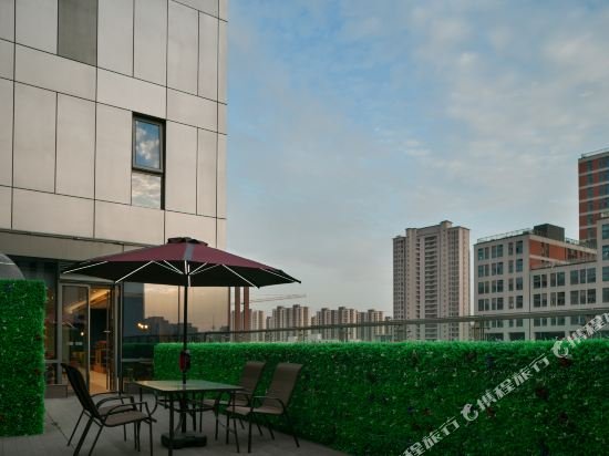 Фото Holiday Inn Express Shanghai Huijin, an Ihg Hotel