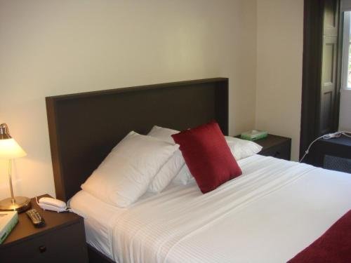 Фото Colonial House Inn