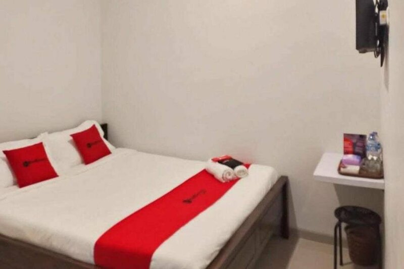 Гостиница RedDoorz @ Merr Rungkut Jl. Gunung Anyar в Сурабае