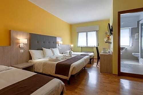 Фото Hotel Montereale